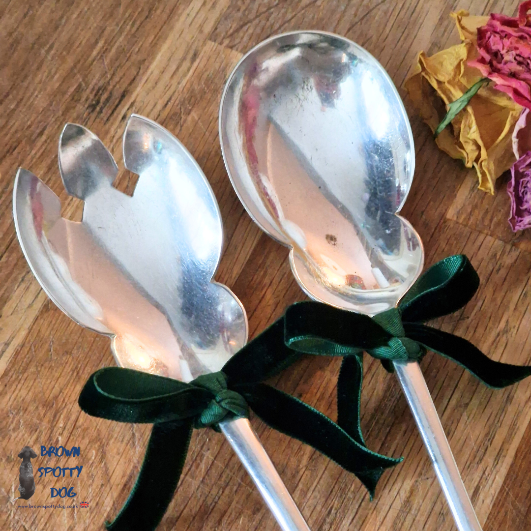 Vintage salad servers with a unique scalloped edge and shell pattern Handle