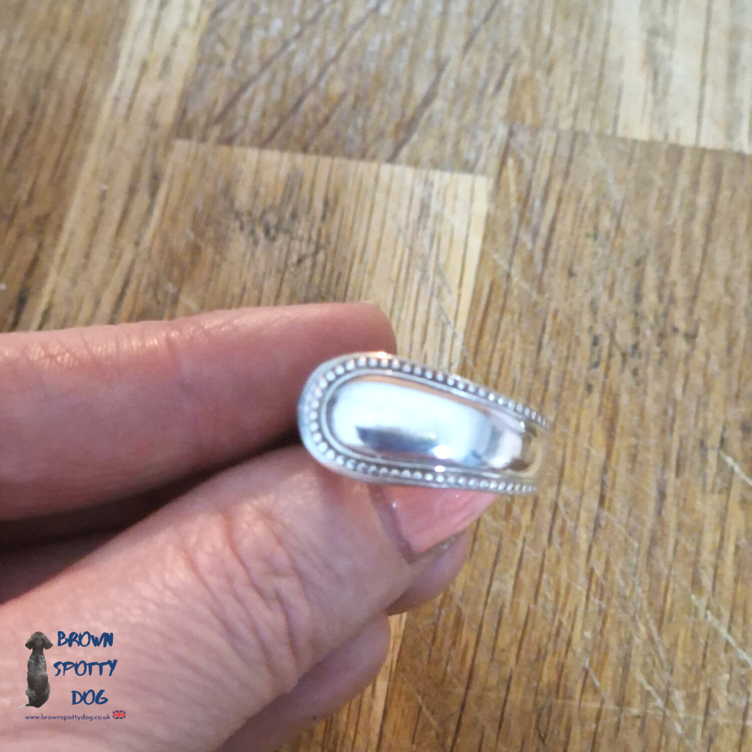 Elegant teaspoon handle ring
